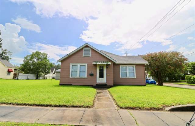 401 East Sterling Avenue-1 - 401 E Sterling St, Baytown, TX 77520