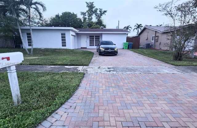 11431 NW 35th St photos photos