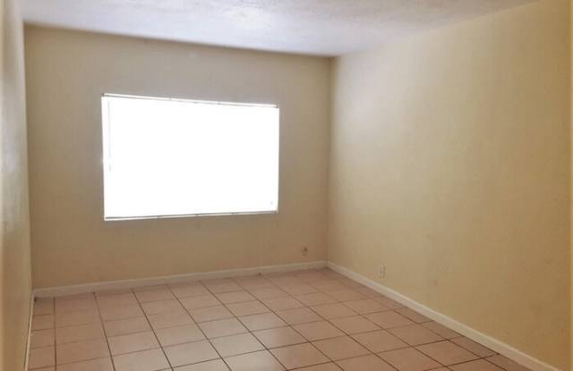 6137 West Rose Lane Gallery 3