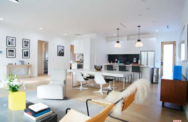3744 Somerset Dr Gallery 3