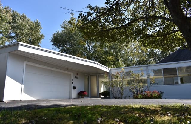 1985 McCraren Road - 1985 Mccraren Road, Highland Park, IL 60035