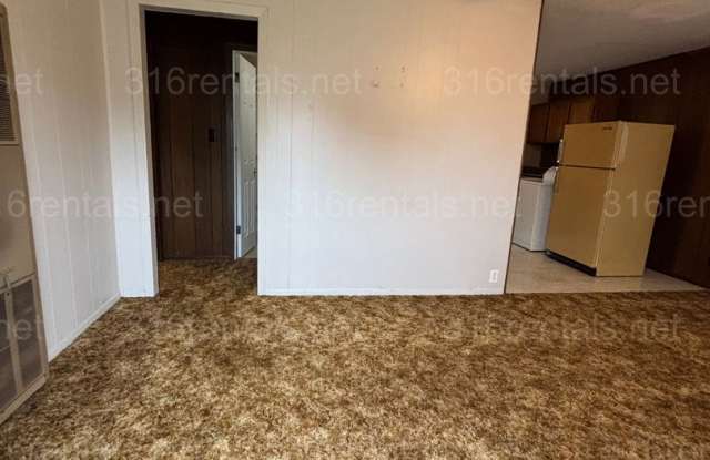 Two bed one bath available NOW! Gallery 3