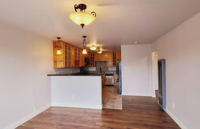 Completely Updated Condo - 16030 Foothill Boulevard, Castro Valley, CA 94578
