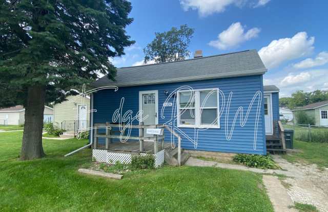 NOW AVAILABLE! Charming 2-bedroom in Waterloo, IA! photos photos