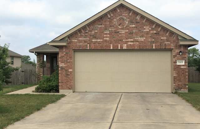 South Austin Home on Cul-de-Sac - Colorado Crossing - 7005 Outfitter Drive, Austin, TX 78744