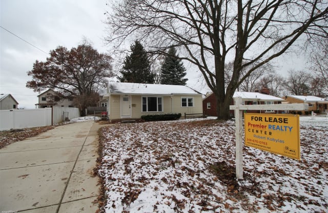 325 Crystal St - 325 Crystal Street, Milford, MI 48381