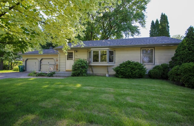 8710 Queen Ave S - 8710 Queen Avenue South, Bloomington, MN 55431