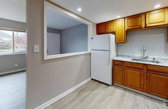 Elyria - updated two floor townhouse, 2 bed/1bath. photos photos