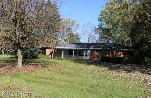 571 YORKTON Lane - 571 Yorkton Lane, Oakland County, MI 48304