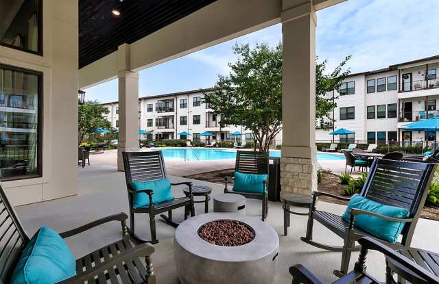 55+ Active Adult Apartment Homes - Ivy Point Klein Gallery 4