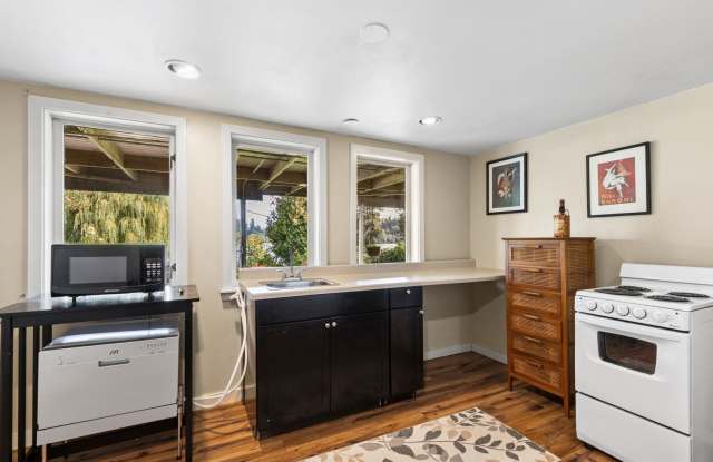 Charming 1 bed, 1 bath overlooking Lake Ballinger in Edmonds $2400/mo. photos photos
