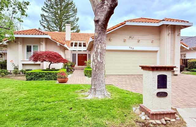 Beautiful and Classic, 3BD/2.5BA, Single-Story Estate Home in Blackhawk- Available NOW! Gallery 1
