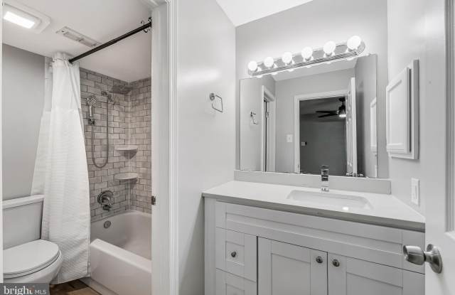1501 LINCOLN Way Gallery 4