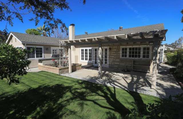 27592 Agrado Gallery 2