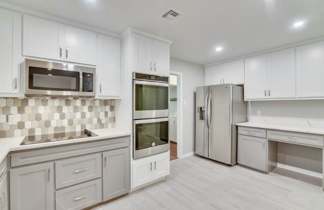 5112 Collinwood Avenue - 5112 Collinwood Avenue, Fort Worth, TX 76107