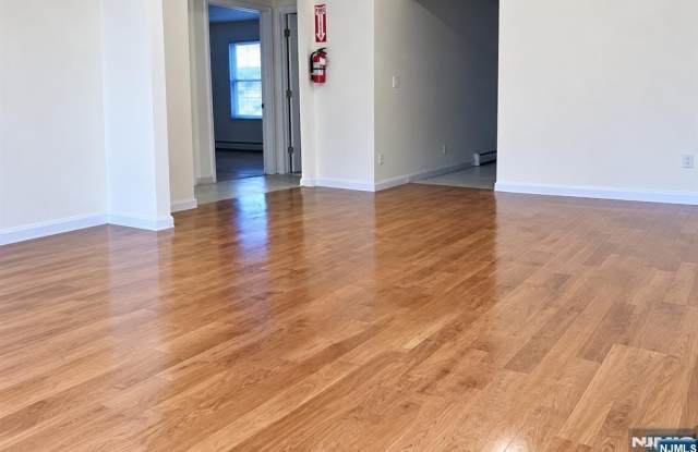 218 Warren Avenue Gallery 2