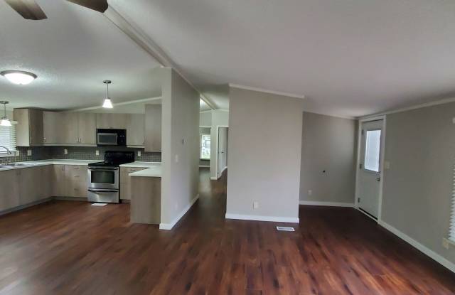 Spacious, Newly Renovated 3 Bed, 2 Bath Home photos photos