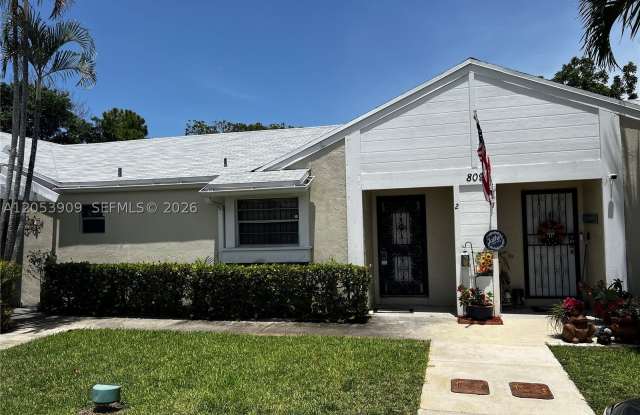 809 NE 214th Ln Gallery 1