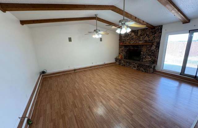 Two bedroom Home! 1 dog and 2 Cats Allowed! Gallery 4