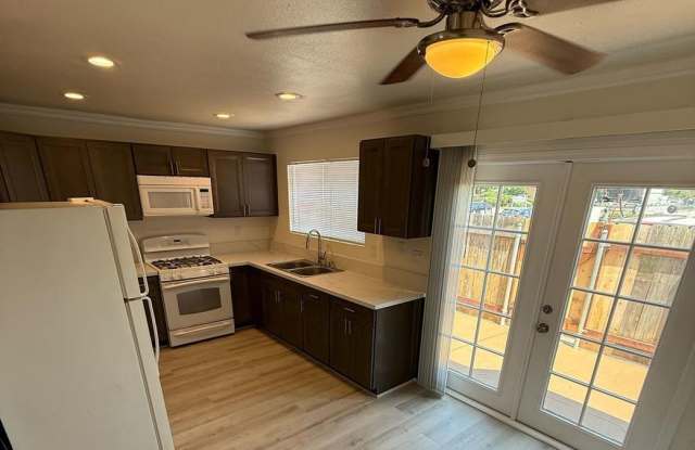 2 bedroom 1.5 Bath Upgraded Townhome photos photos