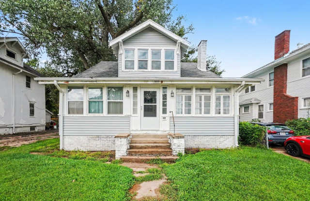 Spacious 4 Bedroom Omaha Home Ready for Rent! Gallery 3