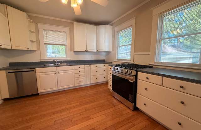Large home close to GVSU and downtown Gallery 4