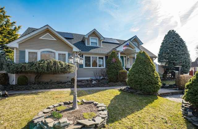 189 Peters Avenue - 189 Peters Avenue, East Meadow, NY 11554