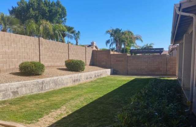 4652 W WHISPERING WIND Drive Gallery 3