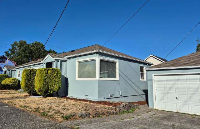 Charming 2 Bedroom Duplex Gallery 4