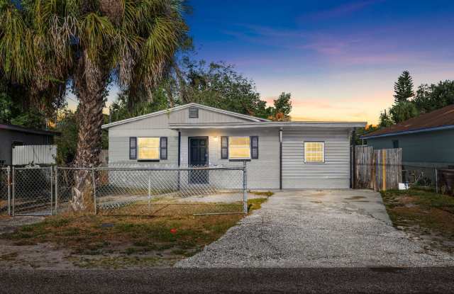 Spacious 3bdrm/1bath with bonus room ** $1,595.00 ** Section 8 OK ** Ready NOW ** photos photos