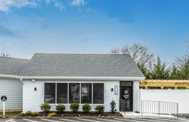 209 at Pickwick Apartments Gallery 2