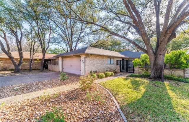 RENOVATED 2-BEDROOM IN WHISPERING OAKS - 11162 Whisper Spring, San Antonio, TX 78230