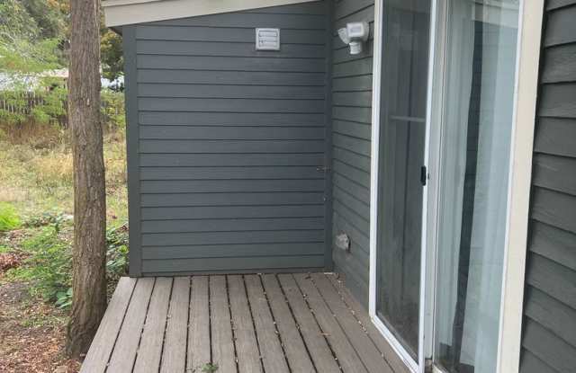 "PENDING APPLICATION" Charming 1 Bed/ 1 Bath Home with Large Yard photos photos "PENDING APPLICATION" Charming 1 Bed/ 1 Bath Home with Large Yard photos photos