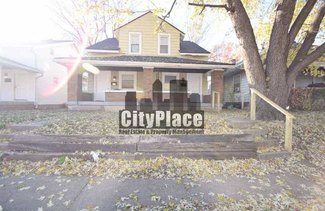736 N Bradley Ave Gallery 3