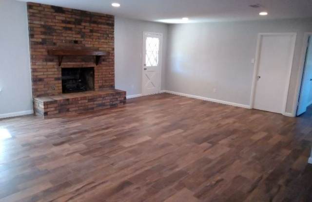 205 Oak Crest Hill Dr Gallery 4