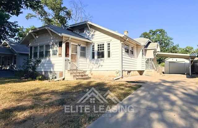 Bright 2-Bedroom Home in Kenwood neighborhood! photos photos