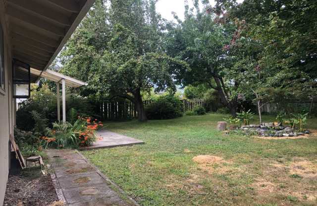 Arcata 3 Bedroom 1 Bath House Gallery 3
