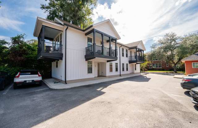 Student Living Near UF - 3 Bed / 3 Bath Home with Balcony * $200 GIFT CARD INCENTIVES!* PER TENANT photos photos