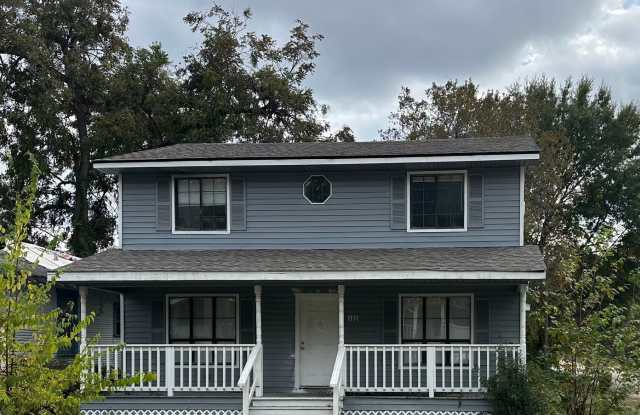 Cute 2 Bedroom Upstairs Apartment photos photos