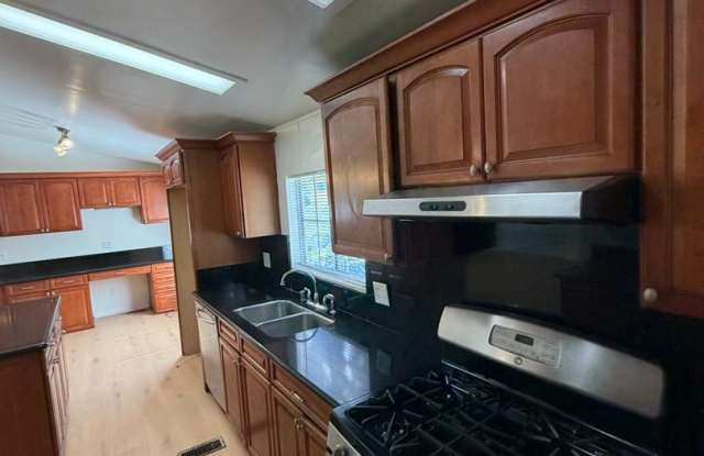 Spacious 4-Bed, 2-Bath Home in Whittier photos photos