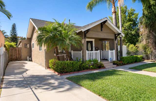 Single Story Anaheim Bungalow with Modern Updates Gallery 1