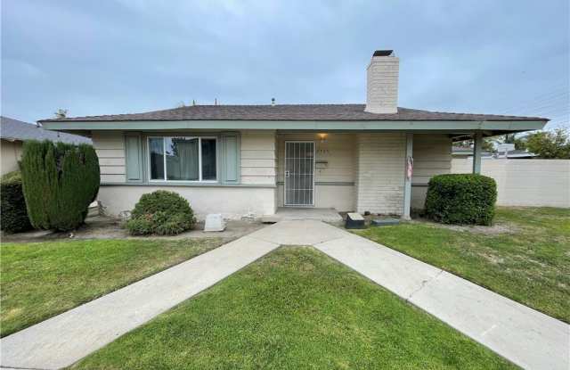 2735 W Yale Avenue photos photos