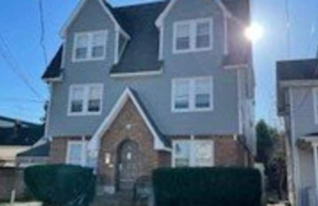 32 Moore Avenue - 32 Moore Avenue, Hempstead, NY 11550