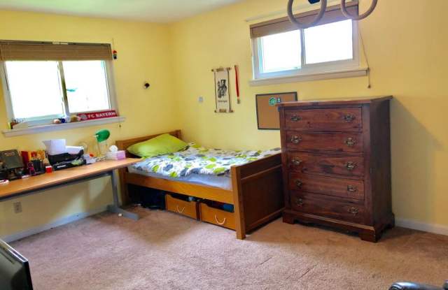 5905 Dewey Drive - 5905 Dewey Drive, Huntington, VA 22303