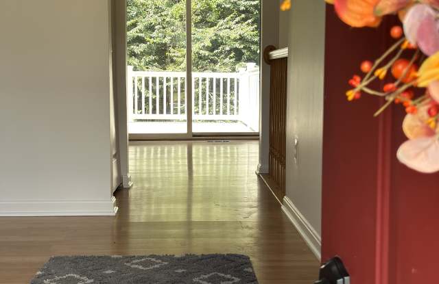526 Harbour Ct Gallery 2