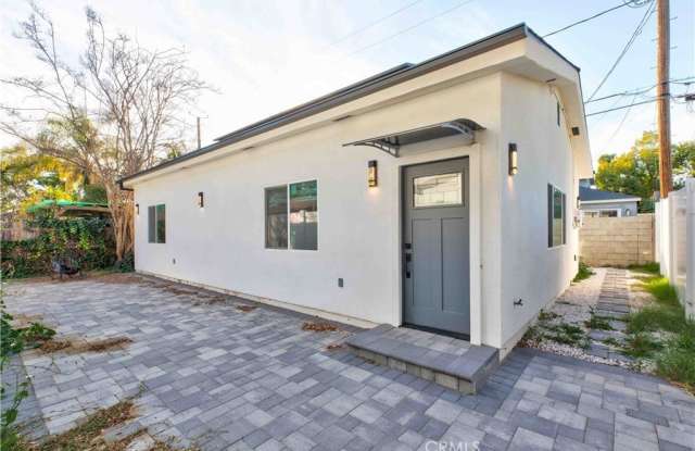 1613 N Niagara Street 1615 Gallery 2