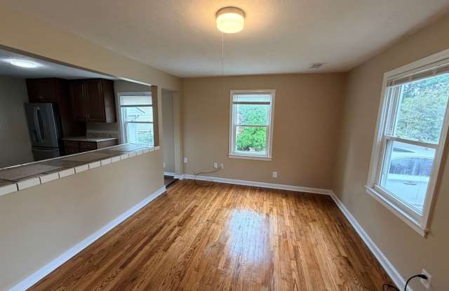 Great 2BR house with garage! Gallery 4