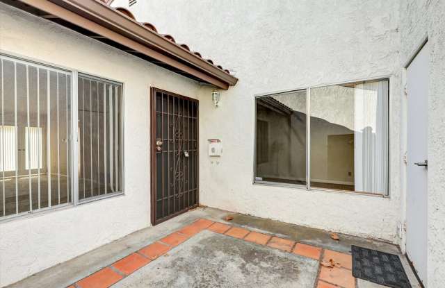 LOVELY ONE STORY CONDO WITH ONE CAR GARAGE Gallery 1