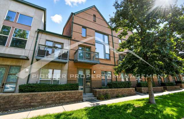 Spacious Townhouse with Central AC and Washer/Dryer photos photos