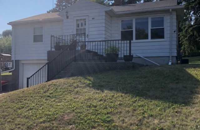 AVAILABLE October -3 Bedroom Home Gallery 1